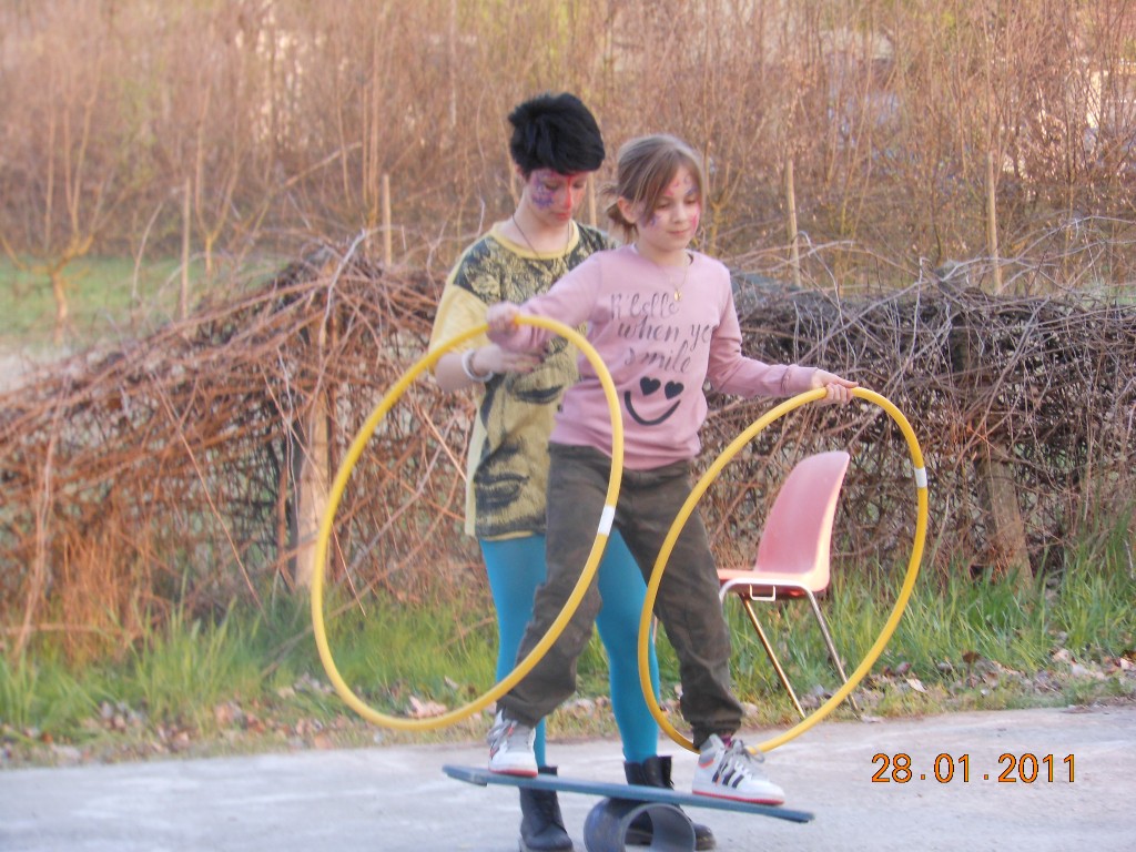 giochi con rullo di equilibrio e cerchi